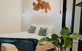 Lisbon Airport Earth - B&B Self Check-In